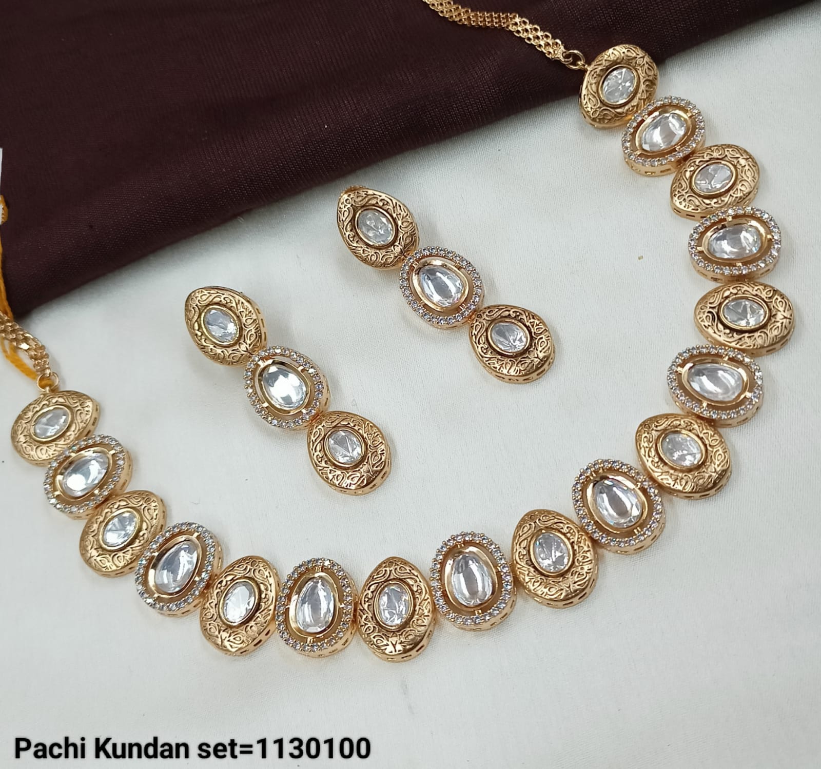 Elegant Oval Engraved Pachi Kundan Necklace Set with Matching Earrings